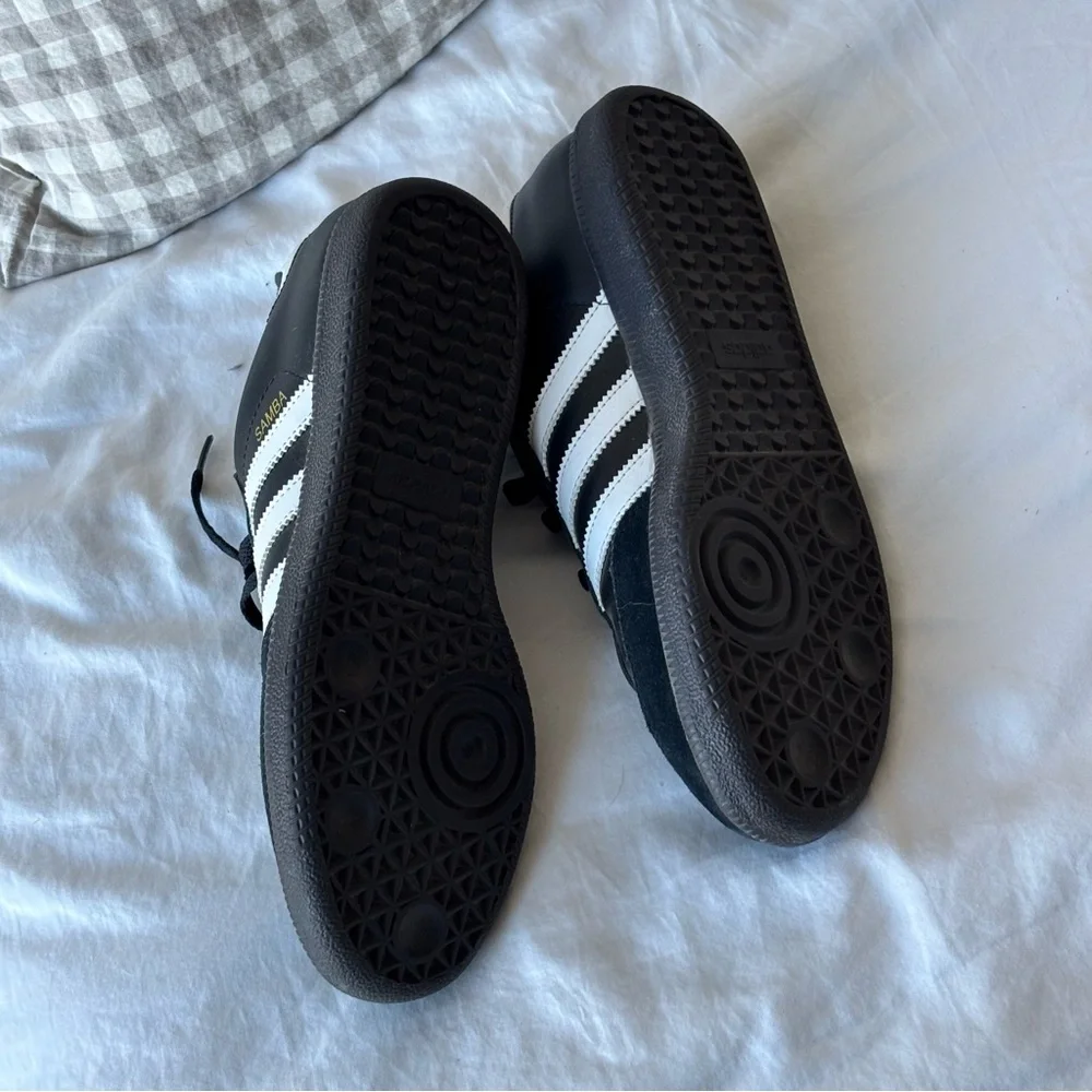 Black Sambas - Picture 3 of 3